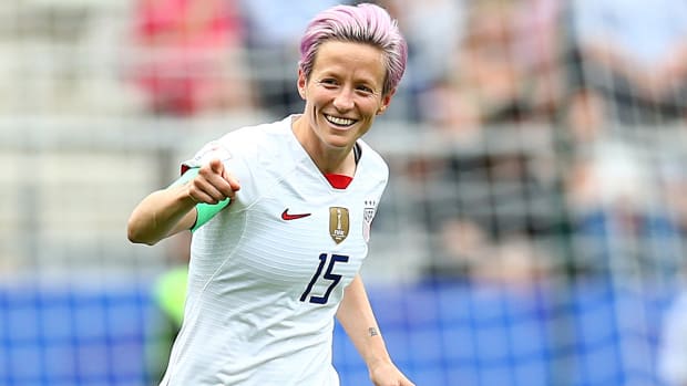 megan-rapinoe-smile-circus-usa-france.jpg